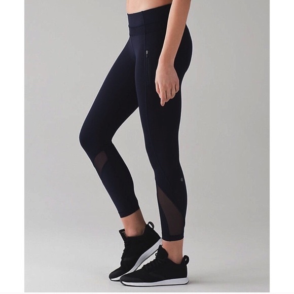 Lululemon inspire ii 7/8 pants with mesh. Sz 4 - Picture 5 of 13